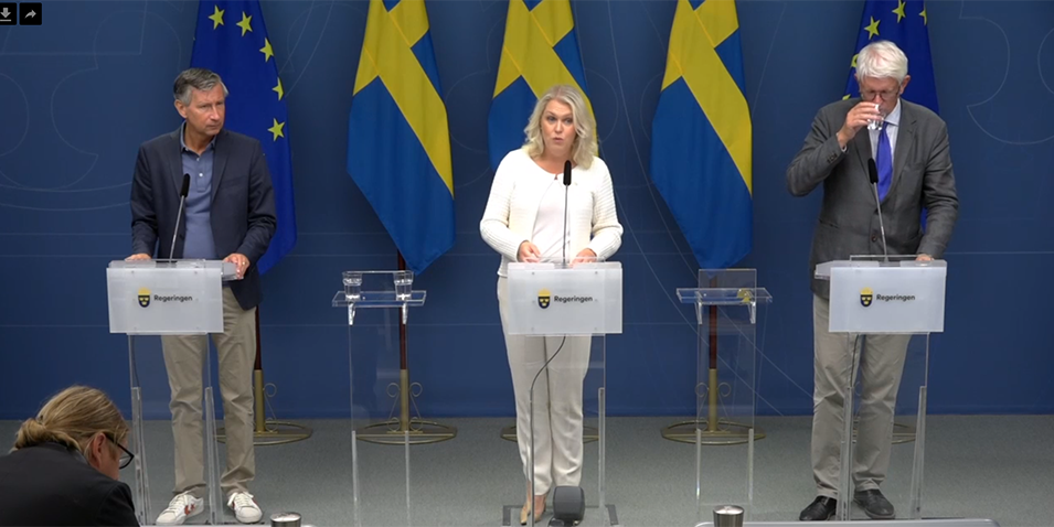 En av regeringens många pressträffar, denna i september 2020 med dåvarande socialminister Lena Hallengren, flankerad av Richard Bergström, vaccinsamordnare, och Johan Carlsson, generaldirektör för Folkhälsomyndigheten.