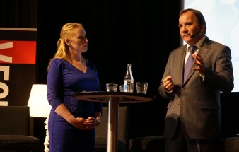 Stefan Löfven (S) i samtal med Christina Kennedy, chefredaktör för Dagens Medicin.